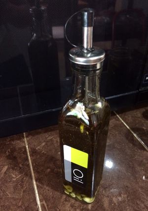 Una foto de Aceite saborizado, fácil y rápido