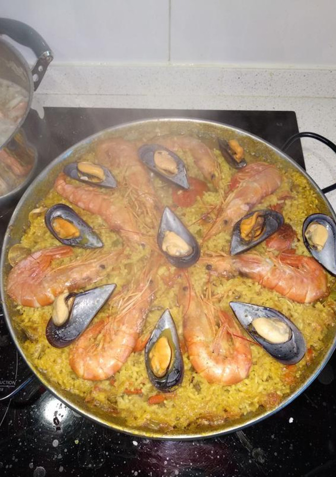 Una foto de Paella de marisco