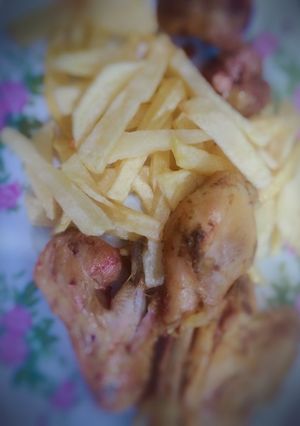 عکسی از دستور مرغ و سیب زمینی سرخ شده