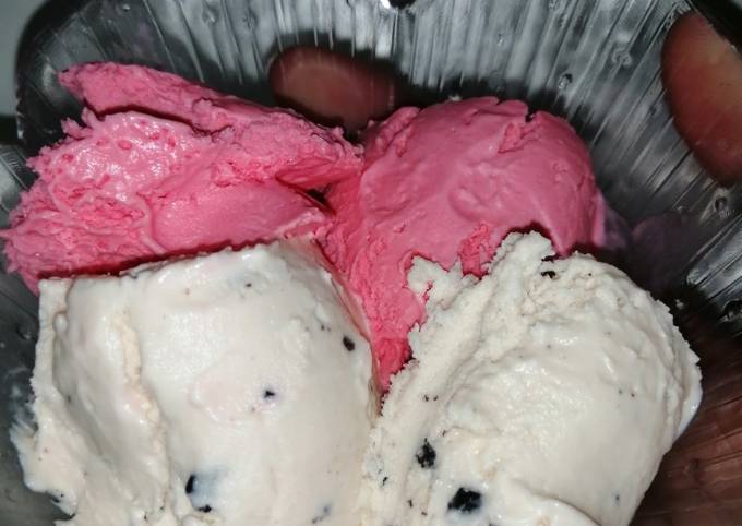 Recipe of Ultimate Strawberry and chocolate flakes ice cream