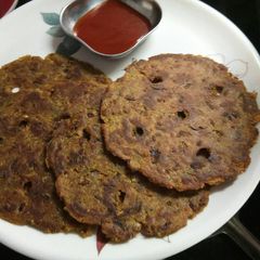 A picture of Bhajniche Thalipeeth.