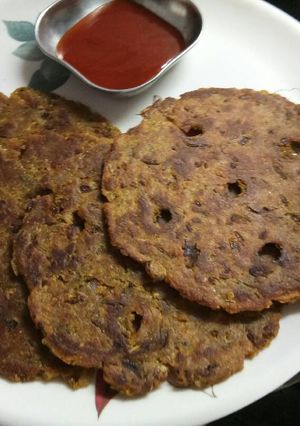 A picture of Bhajniche Thalipeeth.