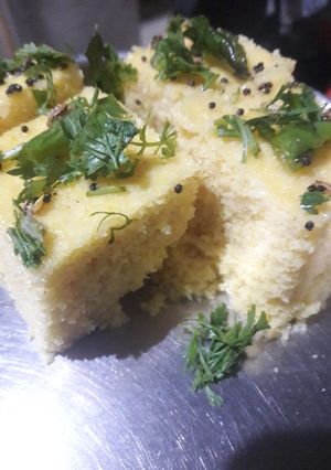 खमन ढोकला (khaman dhokla recipe in Hindi) रेसिपी मुख्य फोटो