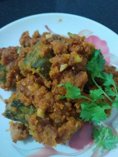 ભરેલા કારેલાનું શાક (Bharela Karela Shak Recipe In Gujarati) રેસીપી મુખ્ય ફોટો