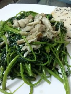 Hình của món Ngọn lang xào nấm mối cháy bơ tỏi. .