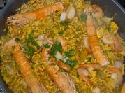 Una foto di peperone paella