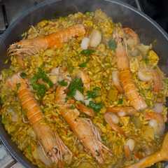 Una foto de #660 Paella mista valenciana 🥘🦐🫑🍗🍖🥘