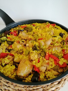 Una foto de Arroz con verduras y pollo