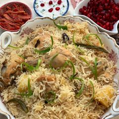 A picture of White chicken pulao💞.