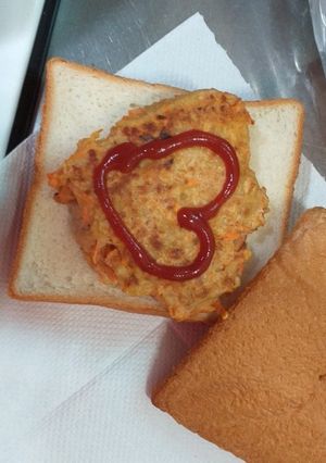 三明治佐紅蘿蔔肉餅 的食譜成品照片
