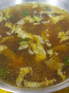 ஹாட் அண்ட் சோர் சூப் (Hot and sour soup recipe in tamil) செய்முறை முக்கிய புகைப்படம்