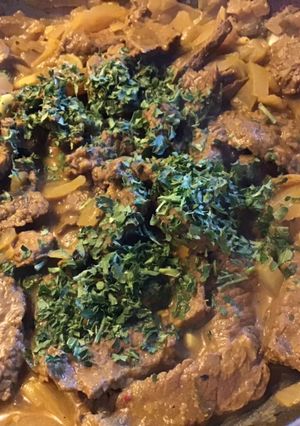 Une photo de Bœuf sauté aux oignons curry et gingembre