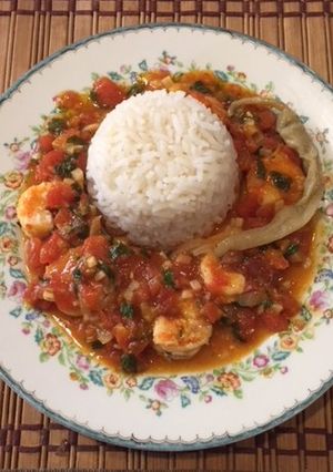 Una foto de Camarones en salsa de tomate
