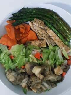 Una foto de Bowl de tofu, verduras y boniato