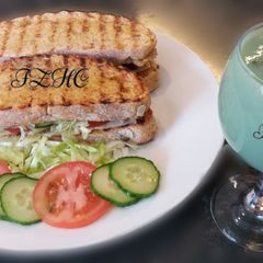A picture of 🍔🥗 Cheese Ploughman's Sandwich 🥗🍔.