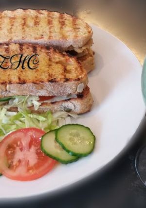 A picture of 🍔🥗 Cheese Ploughman's Sandwich 🥗🍔.