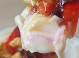 Una foto de Yogurt griego (con 3 ingredientes) Espeso y riquísimo! -Sin Yogurtera-
