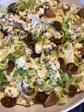 Frisée aux petits oignons marinés et stilton mature