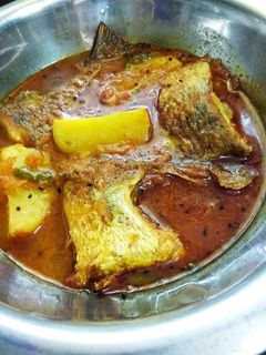 টমেটো আলু দিয়ে ভেটকি মাছের ঝোল রেসিপির প্রধান ছবি