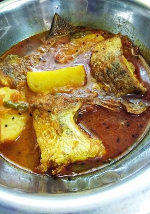 টমেটো আলু দিয়ে ভেটকি মাছের ঝোল রেসিপির প্রধান ছবি