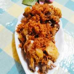 A picture of Ayam goreng serundeng.