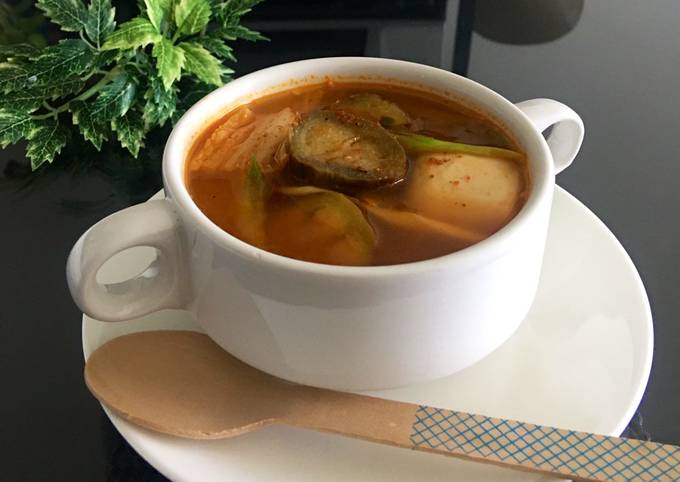 Langkah Mudah untuk Membuat Soup kimchi terong ungu yang Sempurna