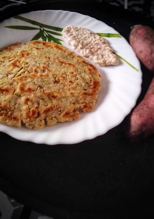 रताळ्याचे सात्विक थालीपीठ (ratadyache satvik thalipeeth recipe in marathi) रेसिपी चे मुख्य फोटो 
