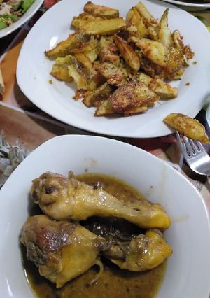 Una foto de Jamoncitos de pollo en salsa con champis