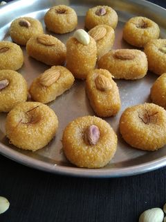 થાબડી પેંડા (thabdi penda recipe in gujarati) રેસીપી મુખ્ય ફોટો