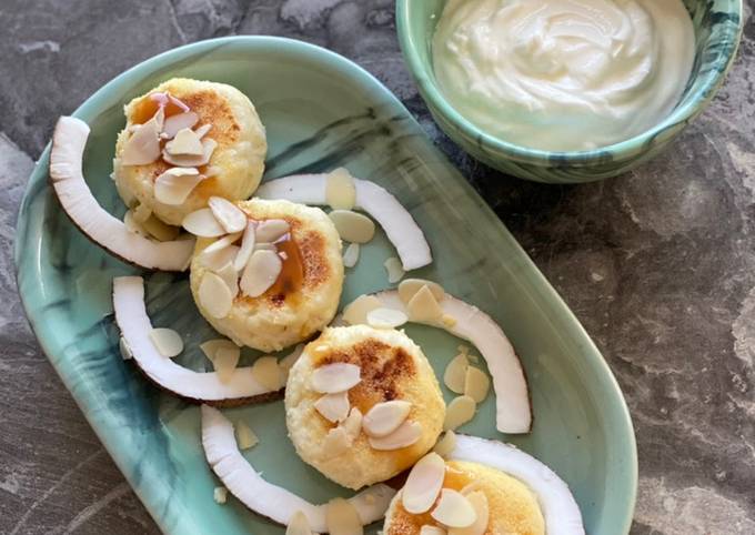 Диетические сырники с йогуртово-лимонным соусом рецепт – Европейская кухня: Завтраки. «Еда»