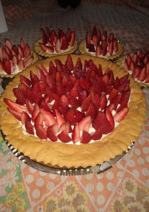 Una foto de TARTA DE FRUTILLA 🍓