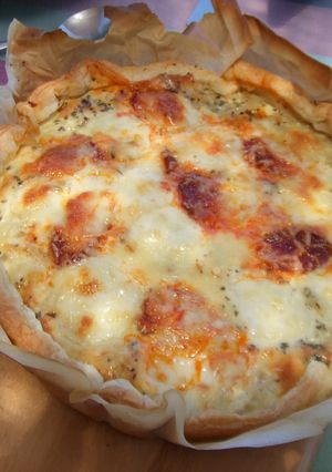 Foto principal de Tarta hojaldrada de cebolla y chorizo gallego