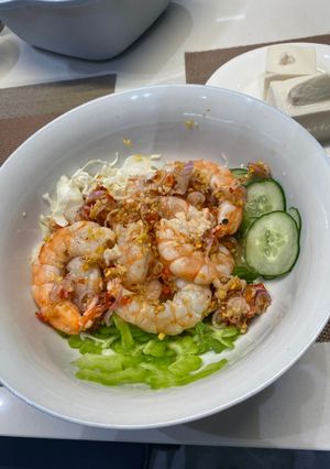 Hình của món Salad Tôm Tươi EatWell.