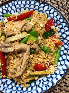 豬肉什錦蛋炒麵 的食譜成品照片