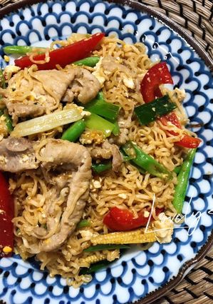 豬肉什錦蛋炒麵 的食譜成品照片