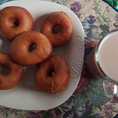 A picture of Morning mini donuts with tea.