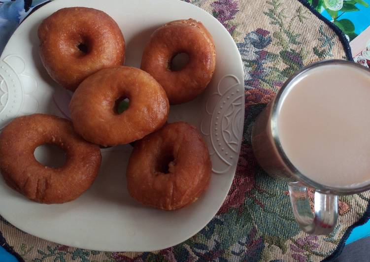 Morning mini donuts with tea
