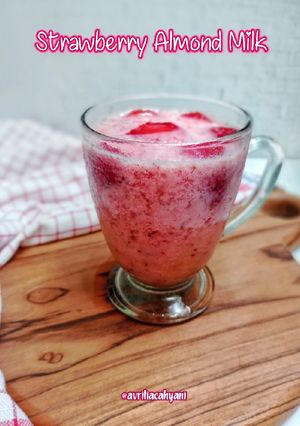 Foto resep Strawberry Almond Milk