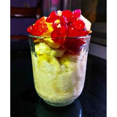 Fruit yogurt parfait A picture of Fruit yogurt parfait.