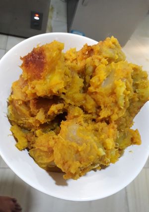 A picture of Yam and potatoes porriage.