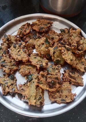 A picture of Palak vada.