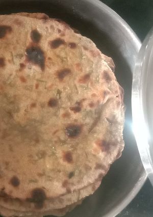 જુવાર બાજરી ની મસાલા રોટલી(Jowar Bajari Masala Rotli Recipe In Gujarati) રેસીપી મુખ્ય ફોટો