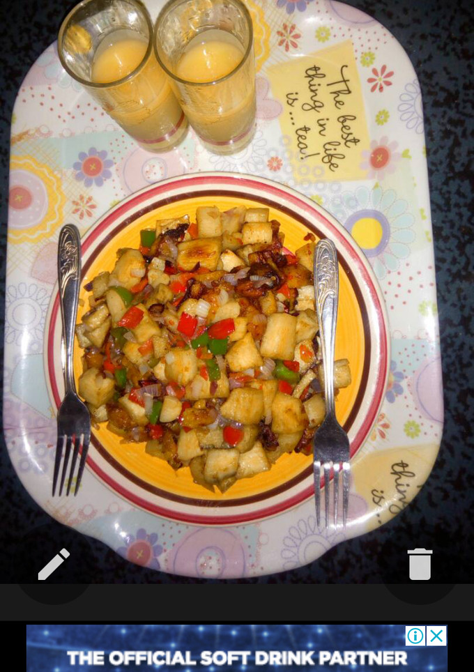 A picture of Yam and dodo hash with onions and pepper.