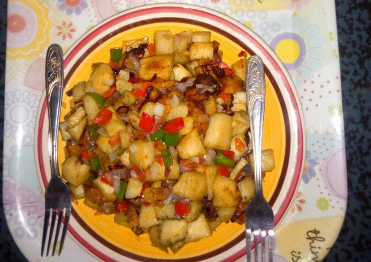 Yam and dodo hash with onions and pepper