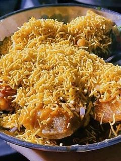 सेव चाट (sev chaat recipe in Hindi) रेसिपी मुख्य फोटो