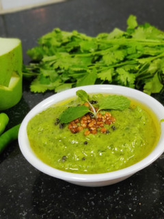 மாங்காய் மிளகாய் சட்னி (Mankai milakai chutney recipe in tamil) செய்முறை முக்கிய புகைப்படம்