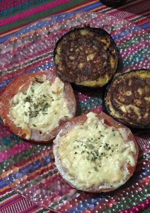 Una foto de Rueditas de tomate y huevo