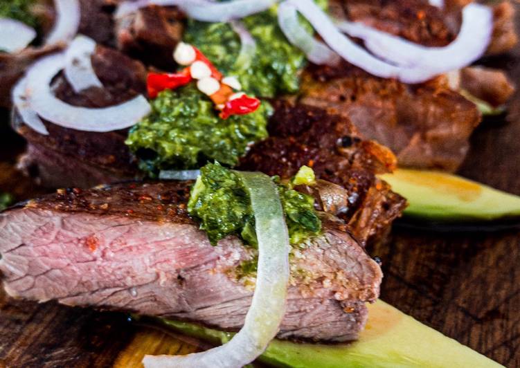 Steps to Make Perfect Rindersteak mit Kräutersalsa und Avocado 🥑