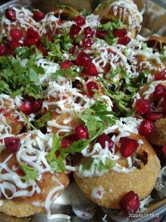 चीज दहीपुरी चाट (cheese dahi puri chat recipe in marathi) रेसिपी चे मुख्य फोटो