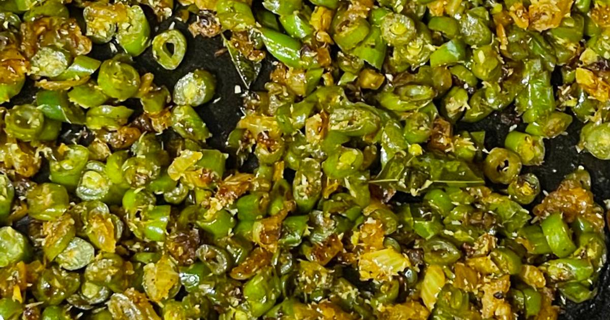 फ्रेंच बीन्स पोरियल (french beans poriyal recipe in marathi) रेसिपी